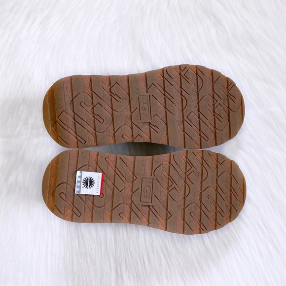 UGG Women’s Marin Slip On Platform Black Leather Sneakers - Picture 7 of 7